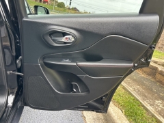 Used 2019  Jeep Cherokee 4d SUV 4WD Trailhawk 3.2L at Clutts Auto Sales near Hazard, KY