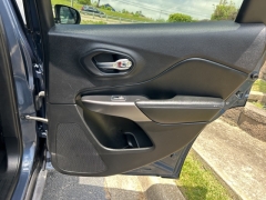 Used 2020 Jeep Cherokee 4d SUV 4WD Latitude North 3.2L at Clutts Auto Sales near Hazard, KY