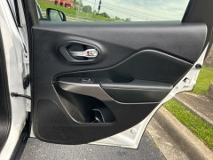 Used 2020 Jeep Cherokee 4d SUV 4WD Latitude Plus Altitude 3.2L at Clutts Auto Sales near Hazard, KY