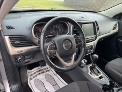 Used 2016  Jeep Cherokee 4d SUV 4WD Latitude at Clutts Auto Sales near Hazard&comma; KY