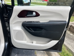 Used 2017 Chrysler Pacifica 4d Wagon Limited at Clutts Auto Sales near Hazard, KY