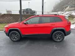 Used 2017  Jeep Cherokee 4d SUV 4WD Trailhawk V6 at Clutts Auto Sales near Hazard&comma; KY