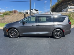 Used 2020 Chrysler Pacifica 4d Wagon Touring L at Clutts Auto Sales near Hazard, KY
