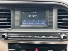 Used 2019  Hyundai Elantra 4d Sedan SE Auto at Clutts Auto Sales near Hazard&comma; KY