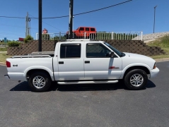 Used 2003  GMC Sonoma Pickup 4WD Crew Cab ZR5 at Clutts Auto Sales near Hazard&comma; KY