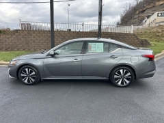 Used 2021  Nissan Altima 2&period;5 SL Sedan at Clutts Auto Sales near Hazard&comma; KY