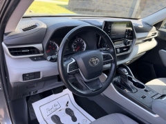 Used 2022  Toyota Highlander LE FWD at Clutts Auto Sales near Hazard&comma; KY