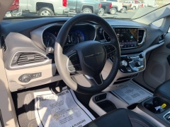 Used 2024  Chrysler Pacifica Touring L FWD at Clutts Auto Sales near Hazard&comma; KY