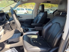 Used 2023  Chrysler Pacifica Touring L FWD at Clutts Auto Sales near Hazard&comma; KY