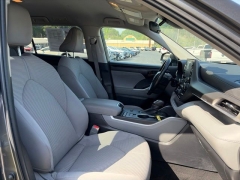 Used 2022  Toyota Highlander LE FWD at Clutts Auto Sales near Hazard&comma; KY