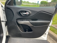 Used 2020 Jeep Cherokee 4d SUV 4WD Latitude Plus Altitude 3.2L at Clutts Auto Sales near Hazard, KY
