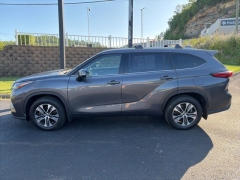 Used 2022  Toyota Highlander XLE AWD at Clutts Auto Sales near Hazard&comma; KY