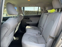 Used 2022  Toyota Highlander LE FWD at Clutts Auto Sales near Hazard&comma; KY