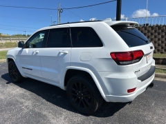 Used 2019 Jeep Grand Cherokee 4d SUV 4WD Laredo Altitude at Clutts Auto Sales near Hazard, KY