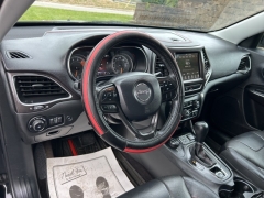 Used 2019  Jeep Cherokee 4d SUV 4WD Trailhawk 3.2L at Clutts Auto Sales near Hazard, KY