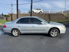 Used 1999  Honda Accord Sedan 4d LX AT at Clutts Auto Sales near Hazard, KY