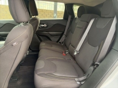 Used 2016  Jeep Cherokee 4d SUV 4WD Latitude at Clutts Auto Sales near Hazard&comma; KY