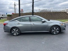 Used 2021  Nissan Altima 2&period;5 SL Sedan at Clutts Auto Sales near Hazard&comma; KY