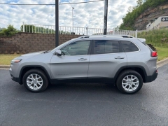 Used 2016  Jeep Cherokee 4d SUV 4WD Latitude at Clutts Auto Sales near Hazard&comma; KY
