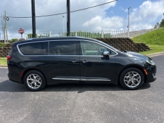 Used 2017 Chrysler Pacifica 4d Wagon Limited at Clutts Auto Sales near Hazard, KY