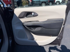 Used 2023  Chrysler Pacifica Touring L FWD at Clutts Auto Sales near Hazard&comma; KY
