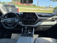 Used 2022  Toyota Highlander LE FWD at Clutts Auto Sales near Hazard&comma; KY