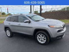 Used 2016  Jeep Cherokee 4d SUV 4WD Latitude at Clutts Auto Sales near Hazard&comma; KY