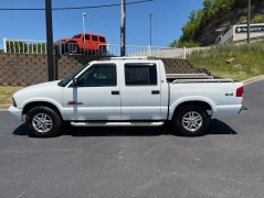 Used 2003  GMC Sonoma Pickup 4WD Crew Cab ZR5 at Clutts Auto Sales near Hazard&comma; KY