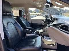 Used 2020 Chrysler Pacifica 4d Wagon Touring L at Clutts Auto Sales near Hazard, KY