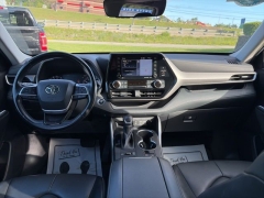 Used 2022  Toyota Highlander XLE AWD at Clutts Auto Sales near Hazard&comma; KY
