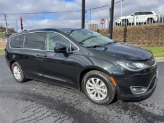 Used 2020  Chrysler Pacifica 4d Wagon Touring at Clutts Auto Sales near Hazard&comma; KY
