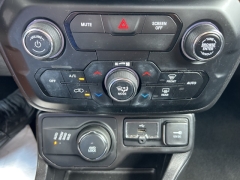 Used 2019 Jeep Renegade 4d SUV 4WD Latitude at Clutts Auto Sales near Hazard, KY
