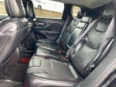 Used 2019  Jeep Cherokee 4d SUV 4WD Trailhawk 3.2L at Clutts Auto Sales near Hazard, KY