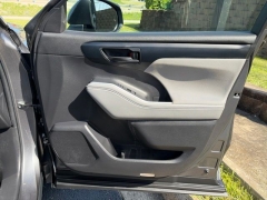 Used 2022  Toyota Highlander LE FWD at Clutts Auto Sales near Hazard&comma; KY