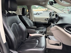 Used 2023  Chrysler Pacifica Touring L FWD at Clutts Auto Sales near Hazard&comma; KY