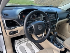 Used 2019  Jeep Cherokee 4d SUV FWD Latitude 3&period;2L at Clutts Auto Sales near Hazard&comma; KY
