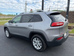 Used 2016  Jeep Cherokee 4d SUV 4WD Latitude at Clutts Auto Sales near Hazard&comma; KY