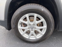 Used 2016  Jeep Cherokee 4d SUV 4WD Latitude at Clutts Auto Sales near Hazard&comma; KY