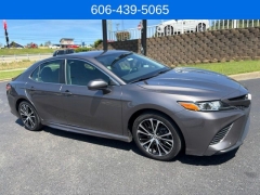 Used 2020  Toyota Camry 4d Sedan SE at Clutts Auto Sales near Hazard&comma; KY