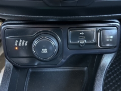 Used 2018  Jeep Renegade 4d SUV 4WD Latitude Altitude at Clutts Auto Sales near Hazard&comma; KY