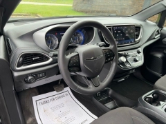 Used 2023  Chrysler Pacifica Touring FWD at Clutts Auto Sales near Hazard&comma; KY