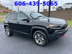 Used 2019  Jeep Cherokee 4d SUV 4WD Trailhawk 3.2L at Clutts Auto Sales near Hazard, KY