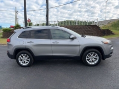 Used 2016  Jeep Cherokee 4d SUV 4WD Latitude at Clutts Auto Sales near Hazard&comma; KY