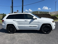Used 2019 Jeep Grand Cherokee 4d SUV 4WD Laredo Altitude at Clutts Auto Sales near Hazard, KY