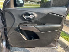 Used 2019 Jeep Cherokee 4d SUV 4WD Limited 3.2L at Clutts Auto Sales near Hazard, KY