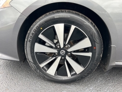 Used 2021  Nissan Altima 2&period;5 SL Sedan at Clutts Auto Sales near Hazard&comma; KY