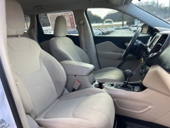 Used 2019  Jeep Cherokee 4d SUV FWD Latitude 3&period;2L at Clutts Auto Sales near Hazard&comma; KY