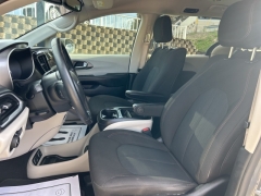 Used 2020  Chrysler Pacifica 4d Wagon Touring at Clutts Auto Sales near Hazard, KY