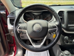 Used 2015  Jeep Cherokee 4d SUV 4WD Latitude at Clutts Auto Sales near Hazard&comma; KY