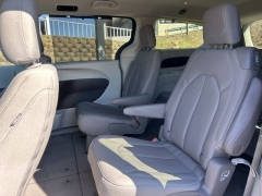 Used 2020  Chrysler Pacifica 4d Wagon Touring at Clutts Auto Sales near Hazard&comma; KY